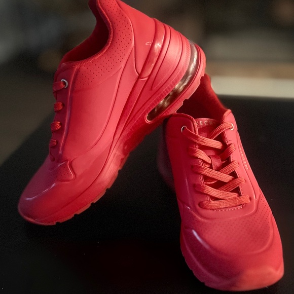 Sketchers Million Air Elevated Women’s Sz 8.5 Red - Picture 1 of 4